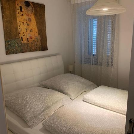 Apartman Annamaria Cres Eksteriør bilde