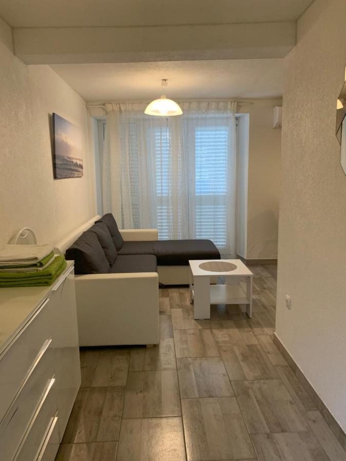 Apartman Annamaria Cres Eksteriør bilde